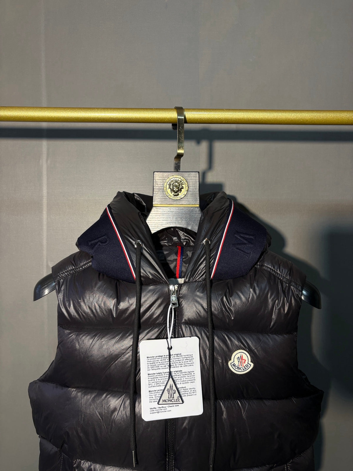 Gilet à capuche en duvet Moncler Luiro