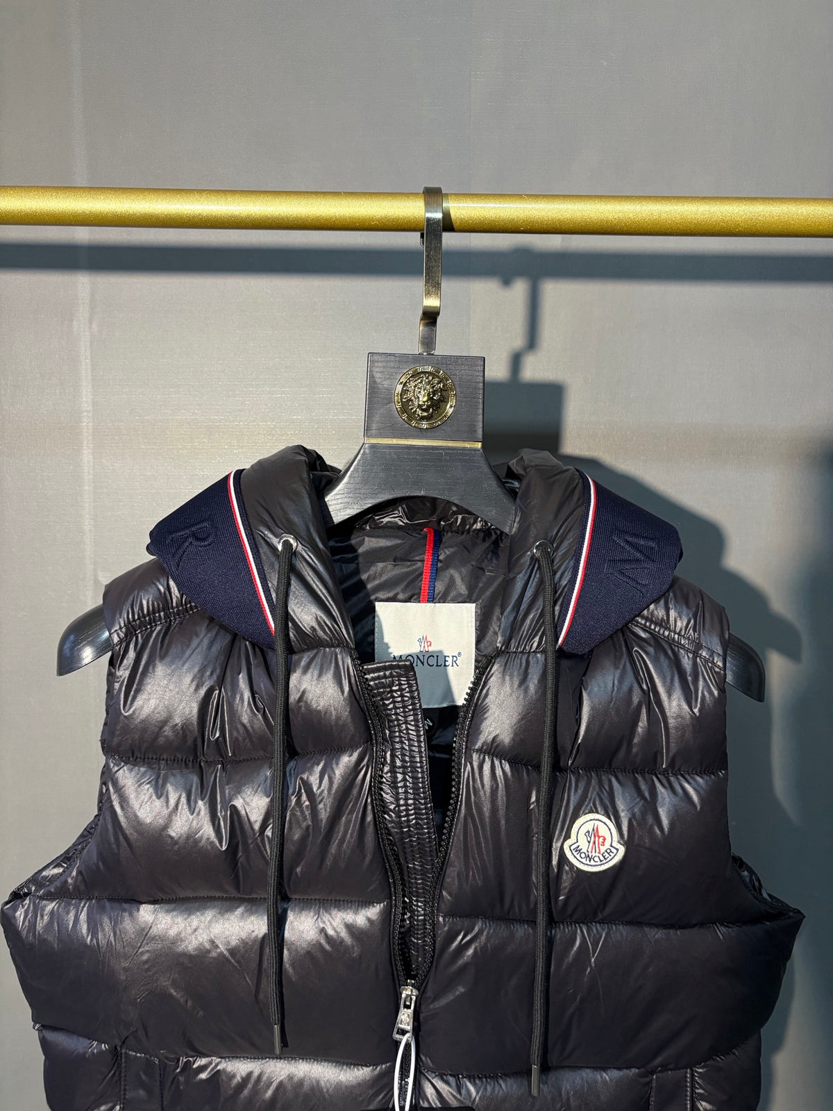 Gilet à capuche en duvet Moncler Luiro