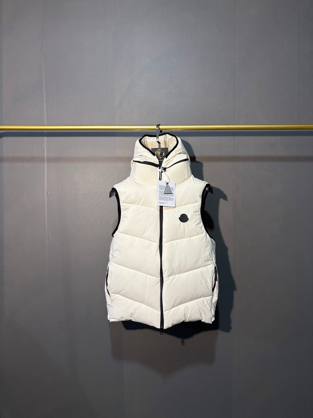 Gilet à capuche en duvet Moncler Guersac