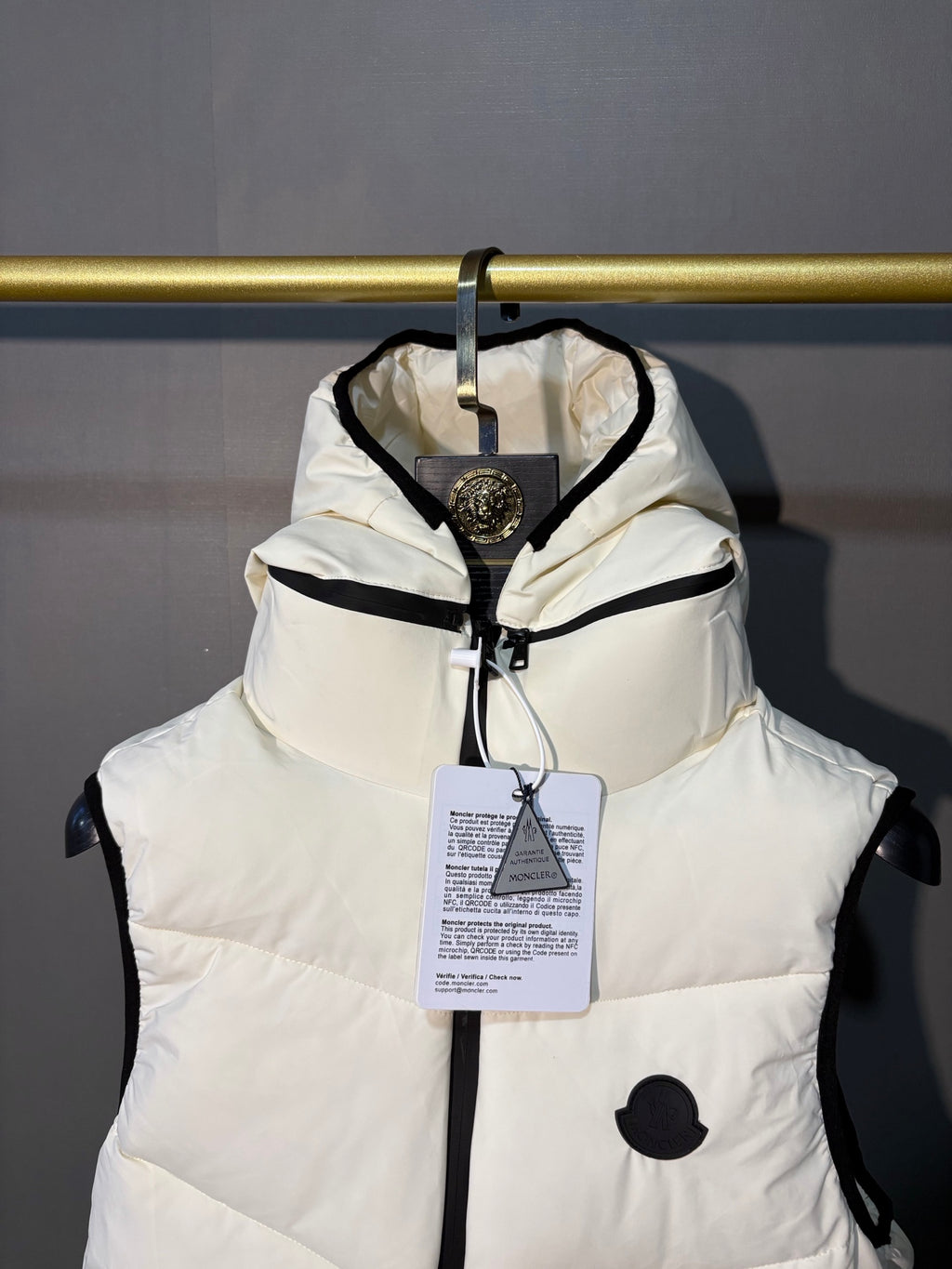 Gilet à capuche en duvet Moncler Guersac