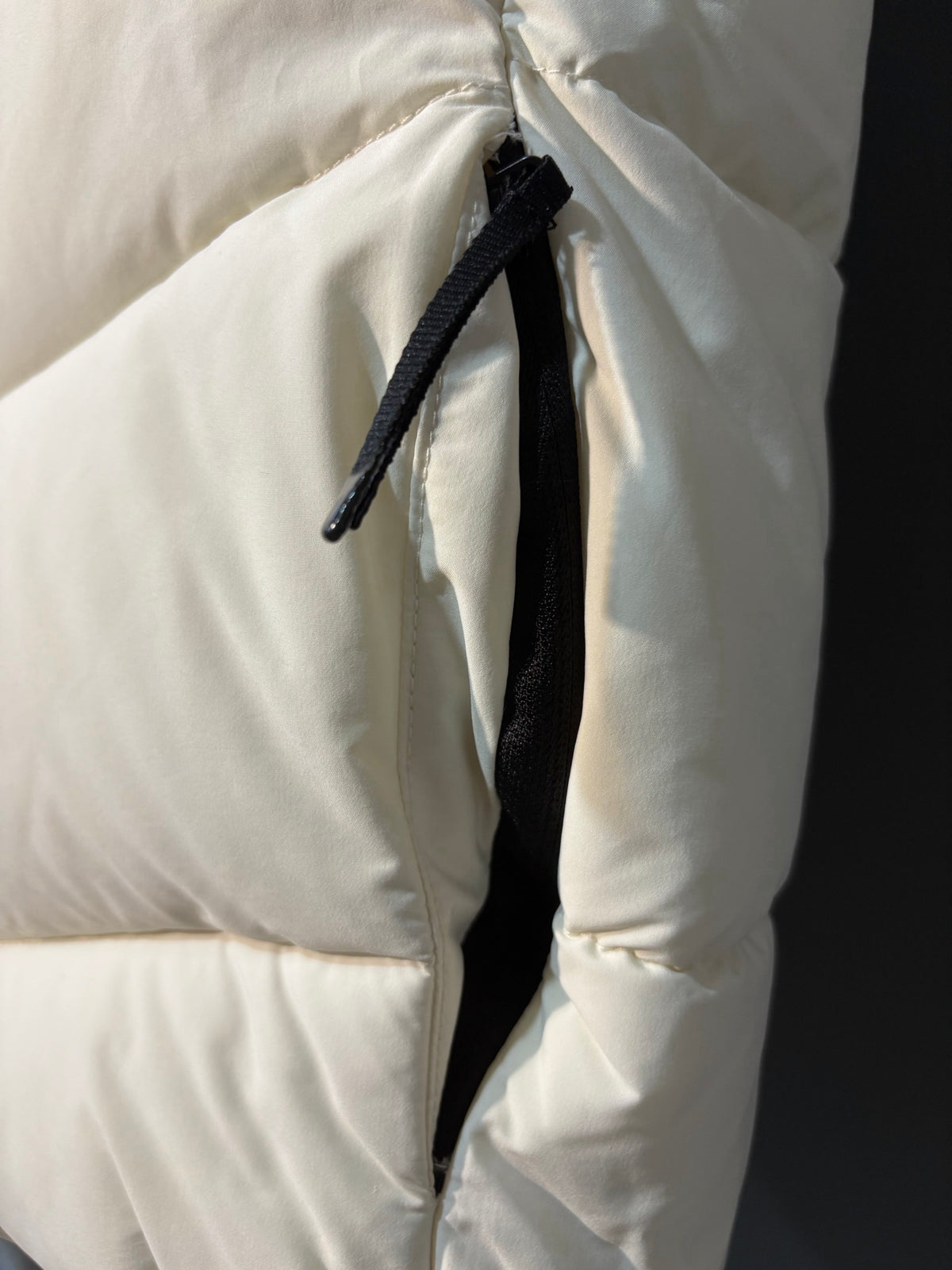 Gilet à capuche en duvet Moncler Guersac