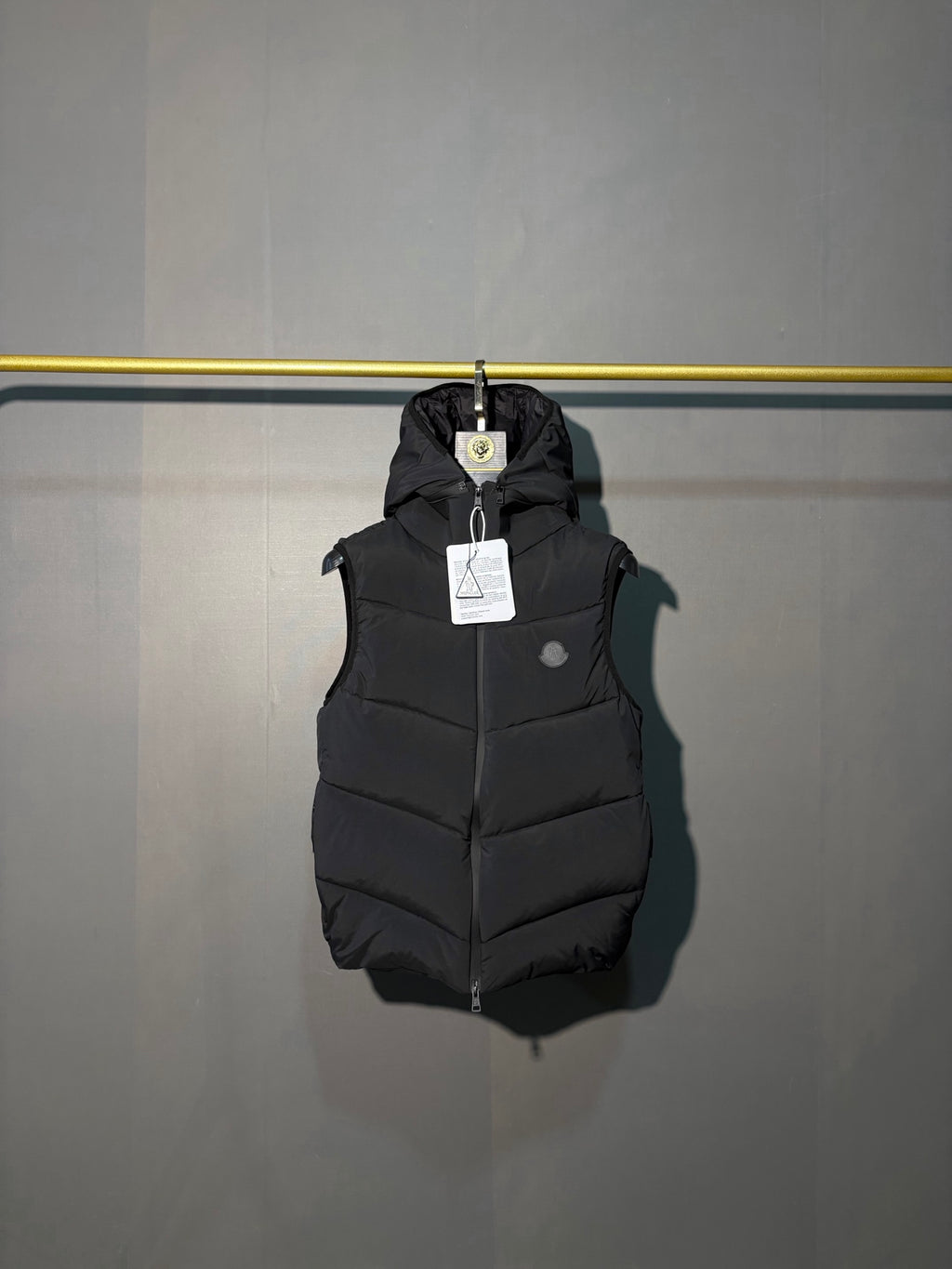 Gilet à capuche en duvet Moncler