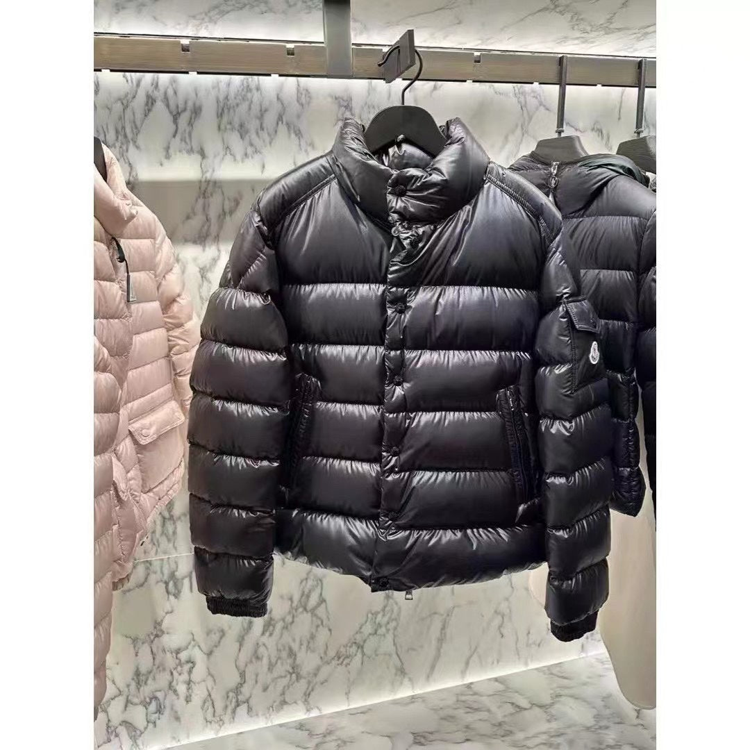 Doudoune Moncler Lule noire brillante, col montant, modèle court
