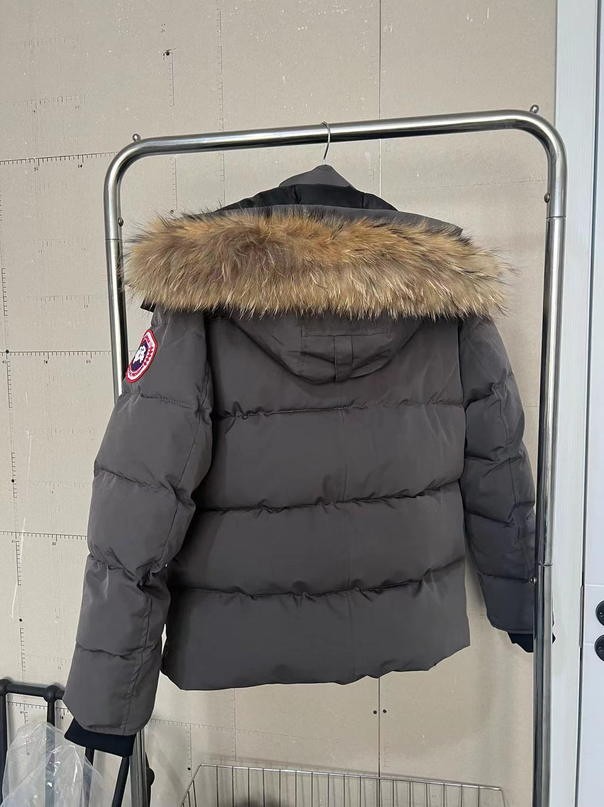 Doudoune courte Canada Goose à capuche avec fourrure