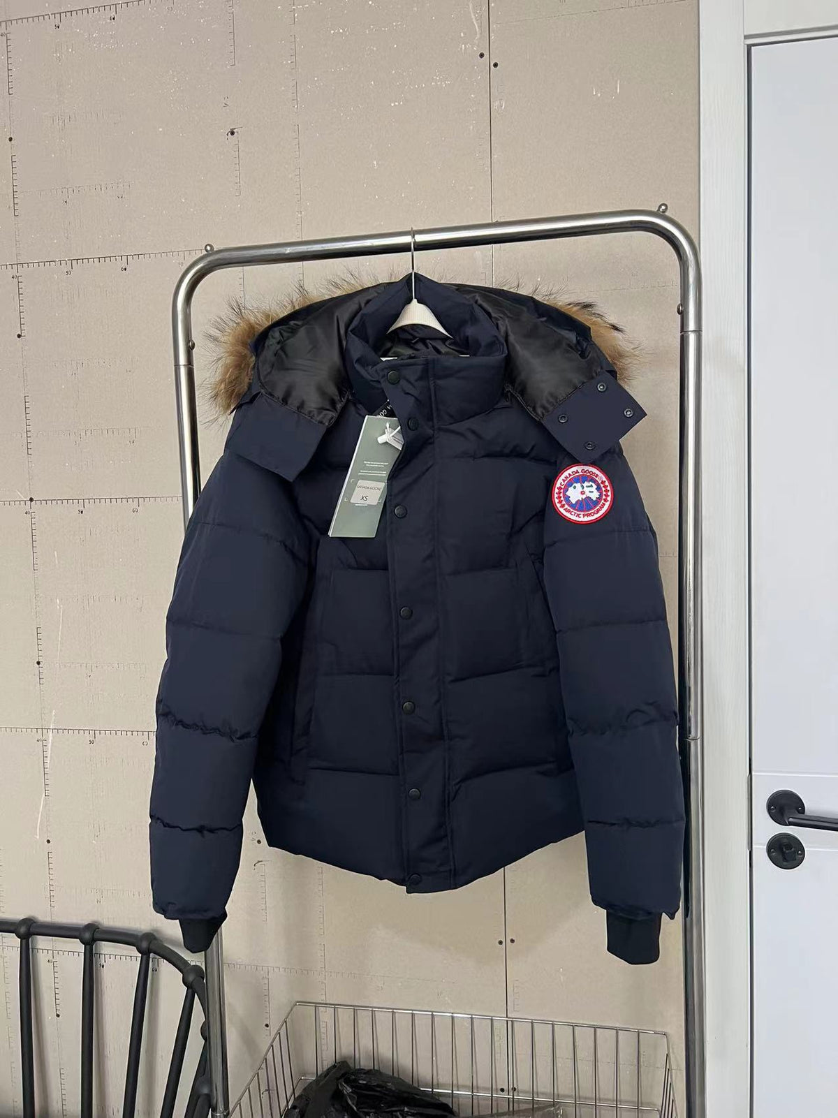 Doudoune courte Canada Goose à capuche avec fourrure