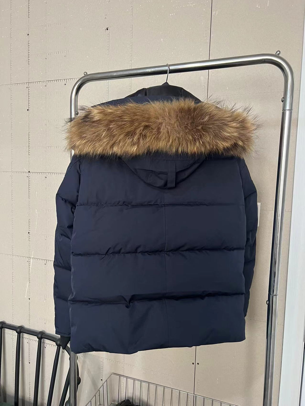 Doudoune courte Canada Goose à capuche avec fourrure