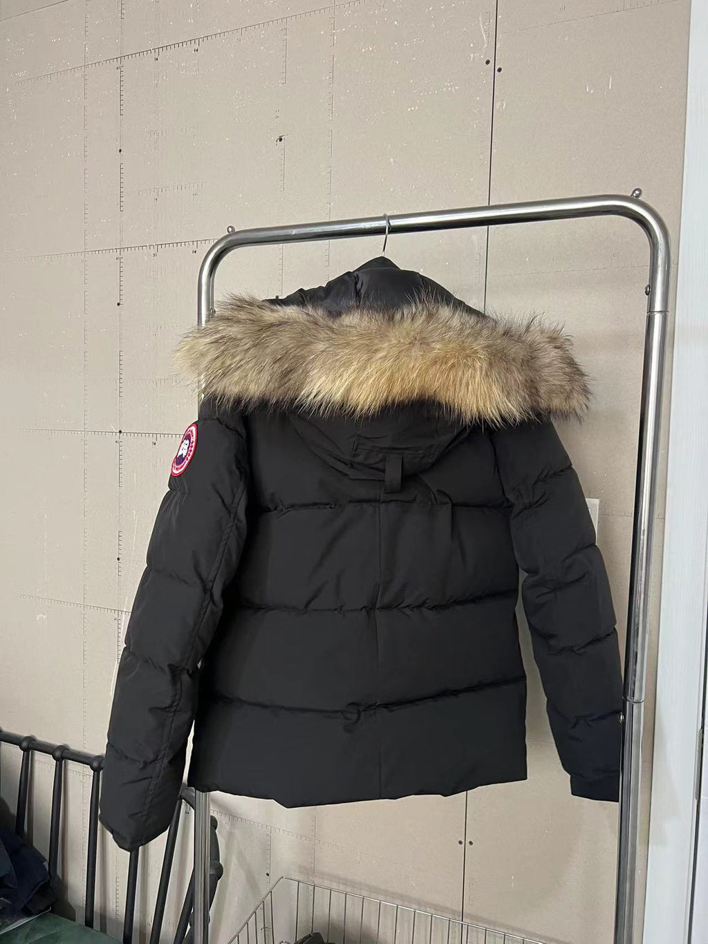 Doudoune courte Canada Goose à capuche avec fourrure