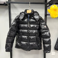 Doudoune courte Moncler brillante à capuche amovible