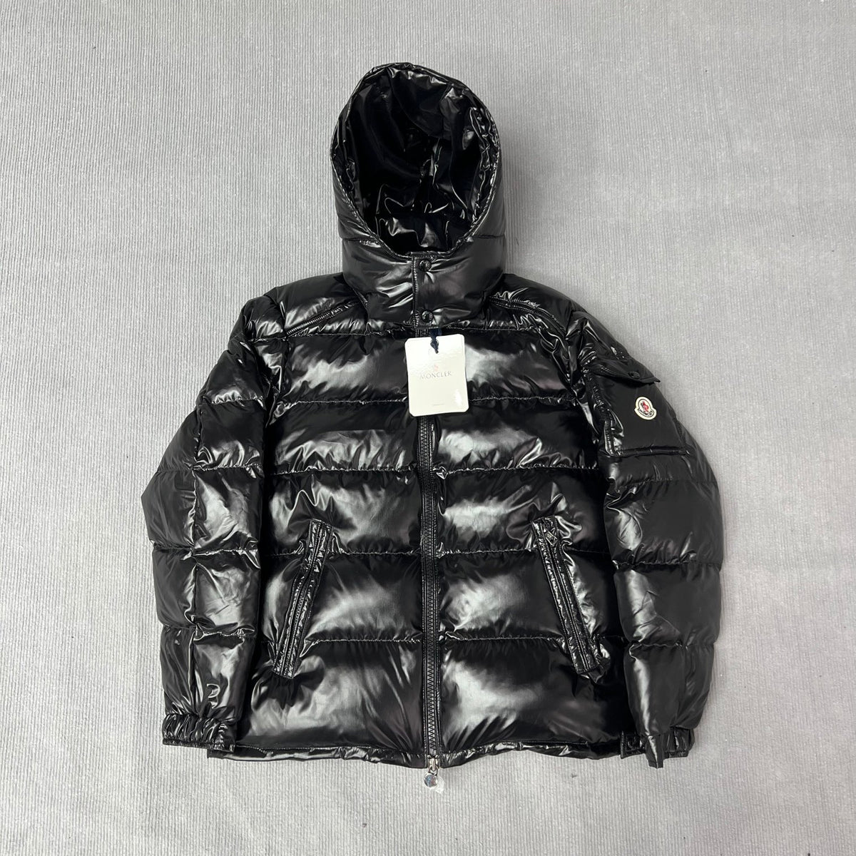 Doudoune courte Moncler brillante à capuche amovible