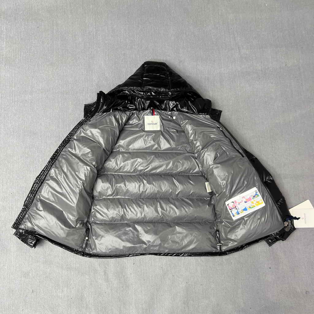 Doudoune courte Moncler brillante à capuche amovible