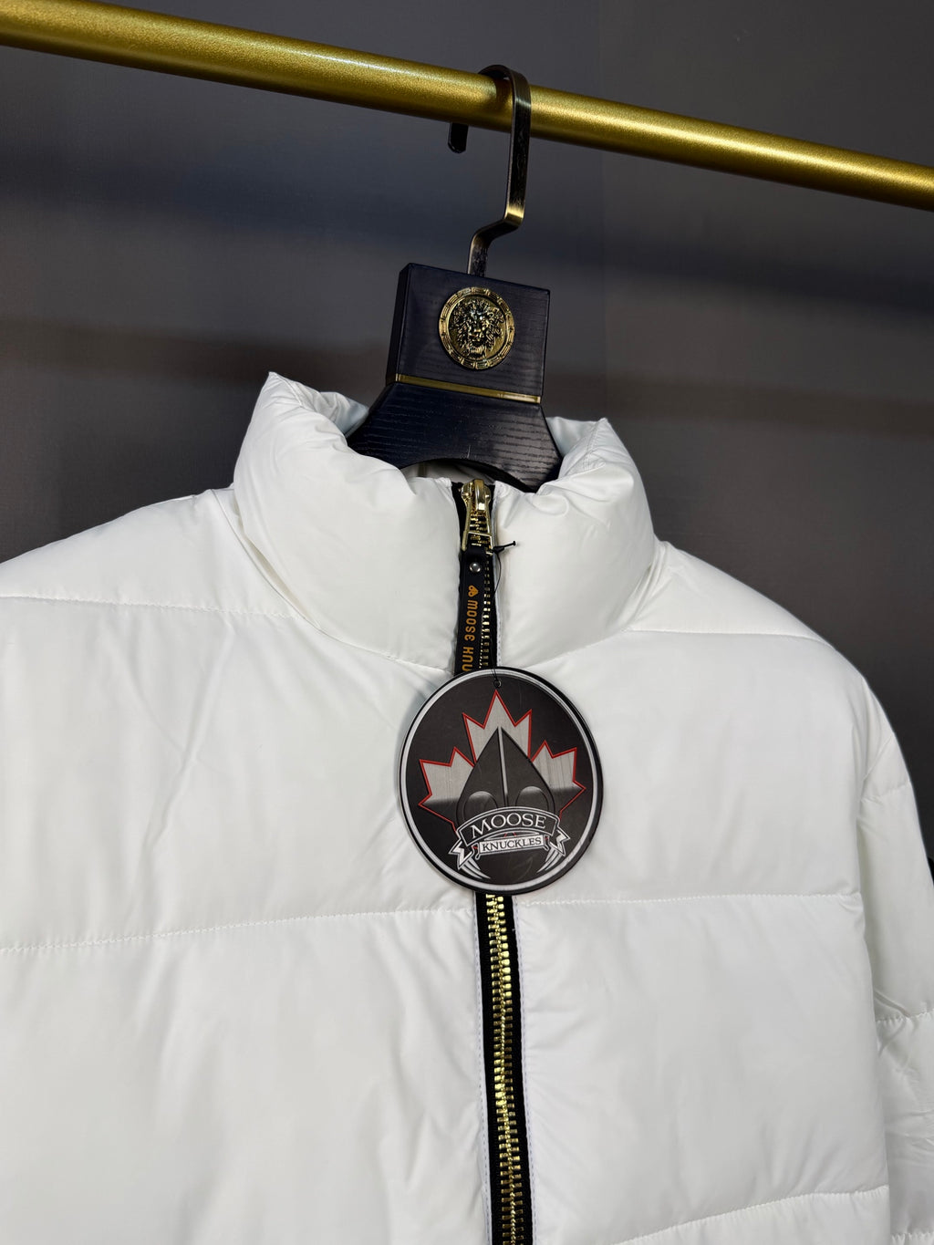Veste matelassée blanche à col montant Moose Knuckles