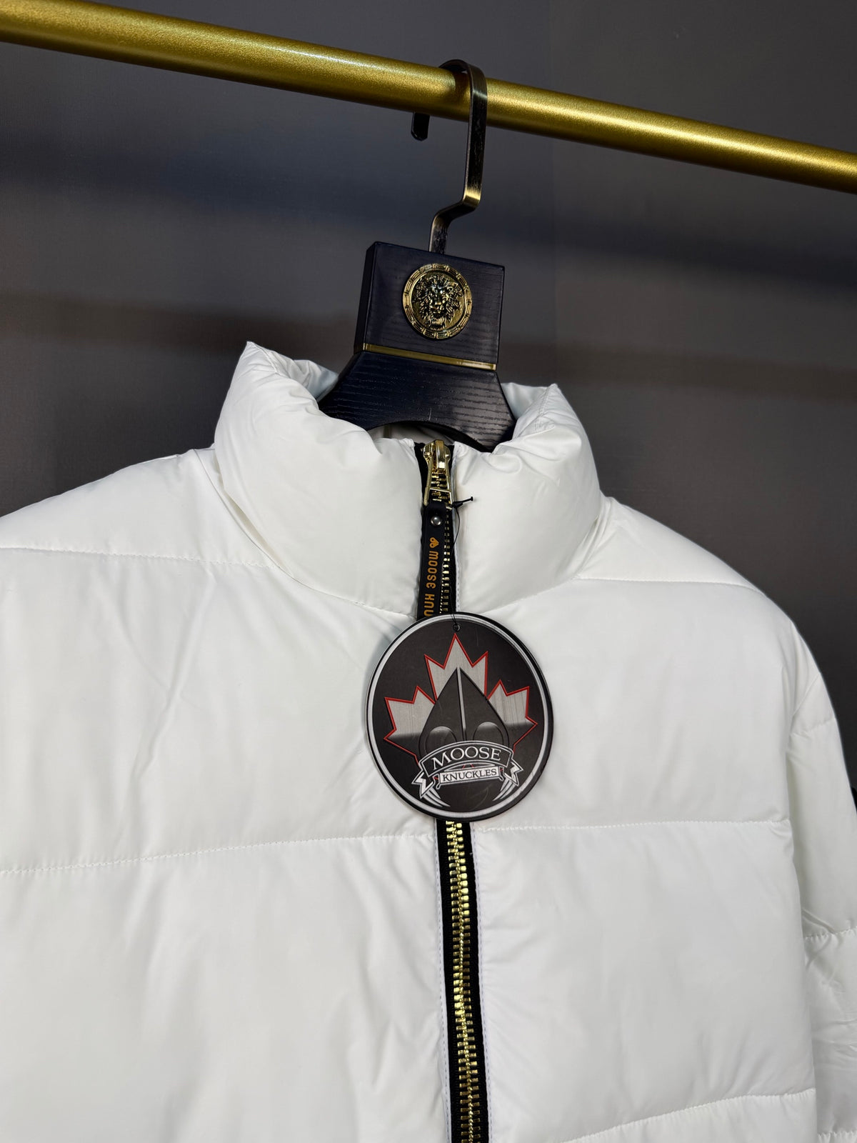 Veste matelassée blanche à col montant Moose Knuckles