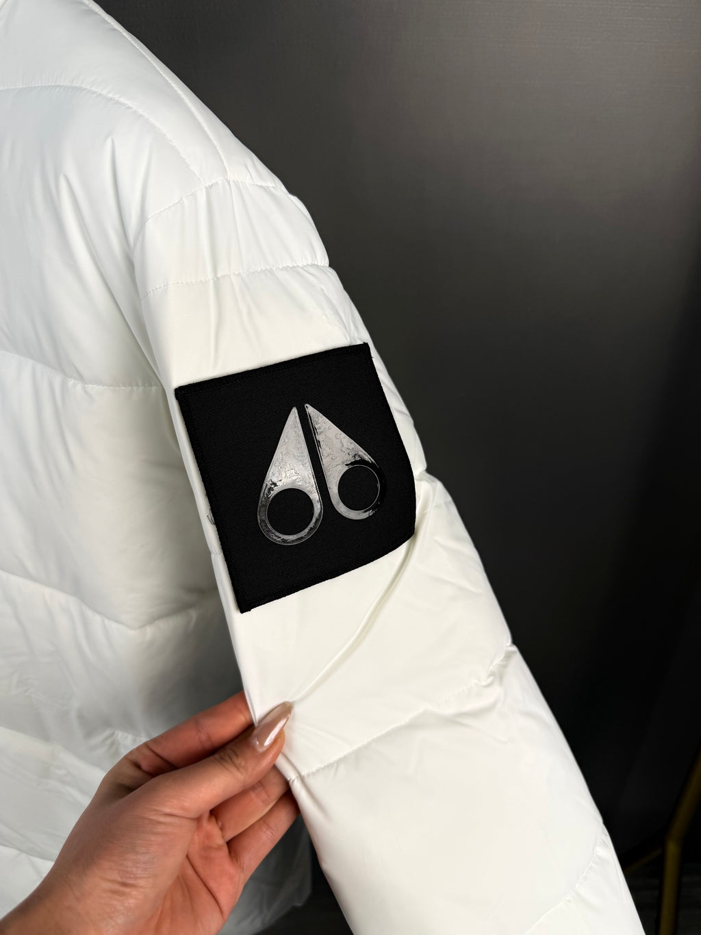 Veste matelassée blanche à col montant Moose Knuckles