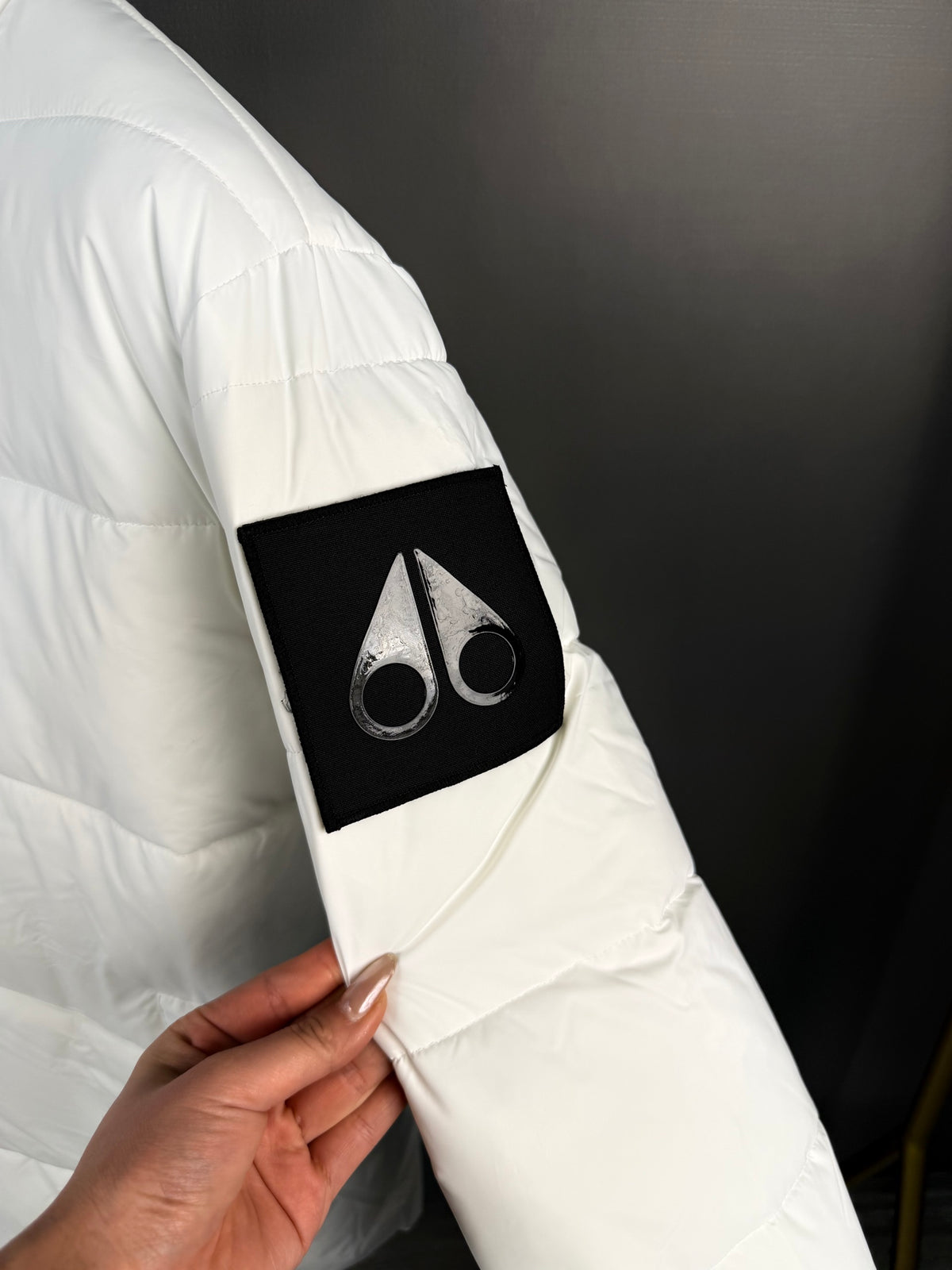 Veste matelassée blanche à col montant Moose Knuckles