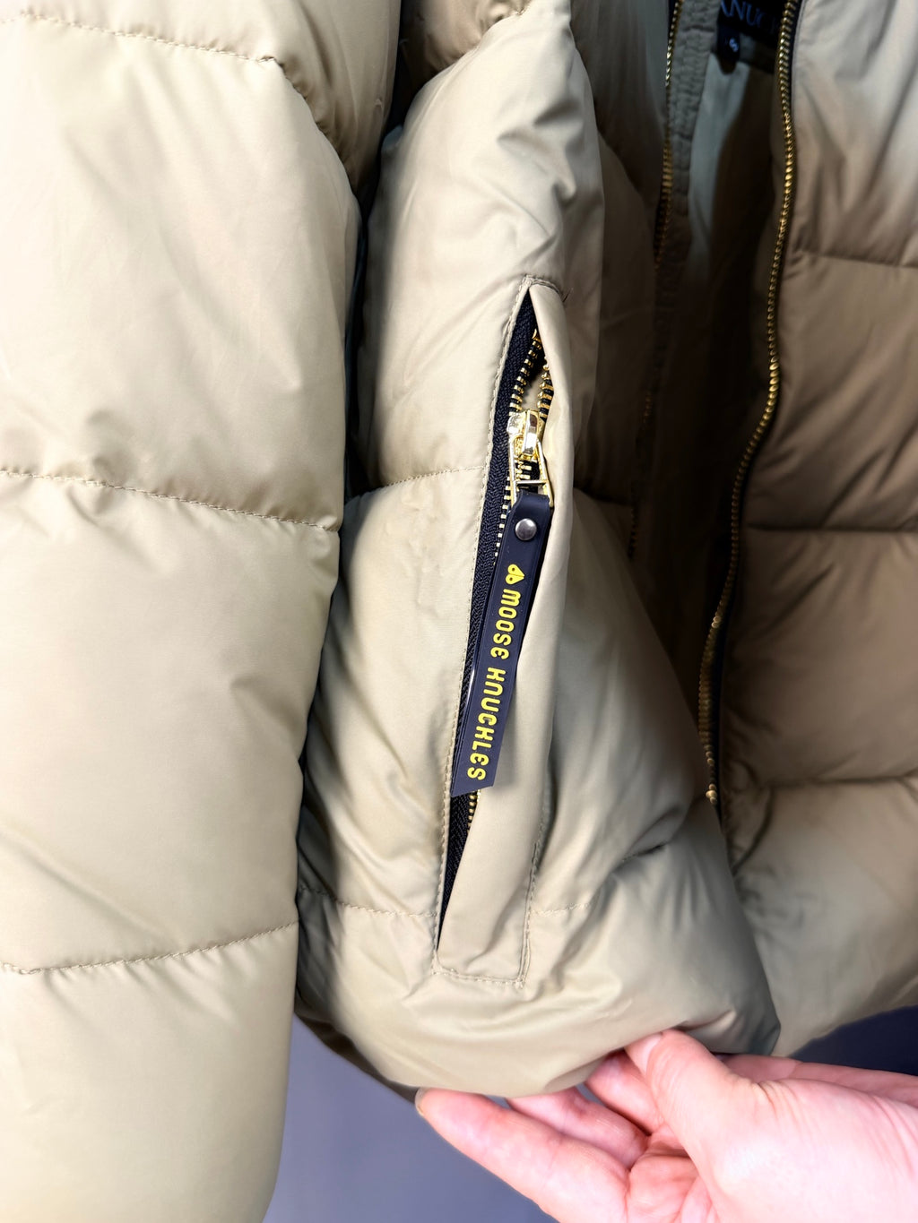 Veste matelassée kaki à col montant Moose Knuckles