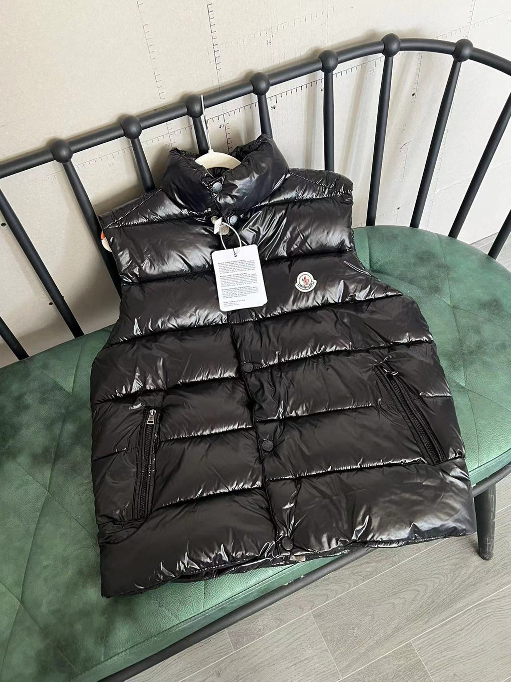 Gilet en duvet à col montant brillant Moncler Tibb
