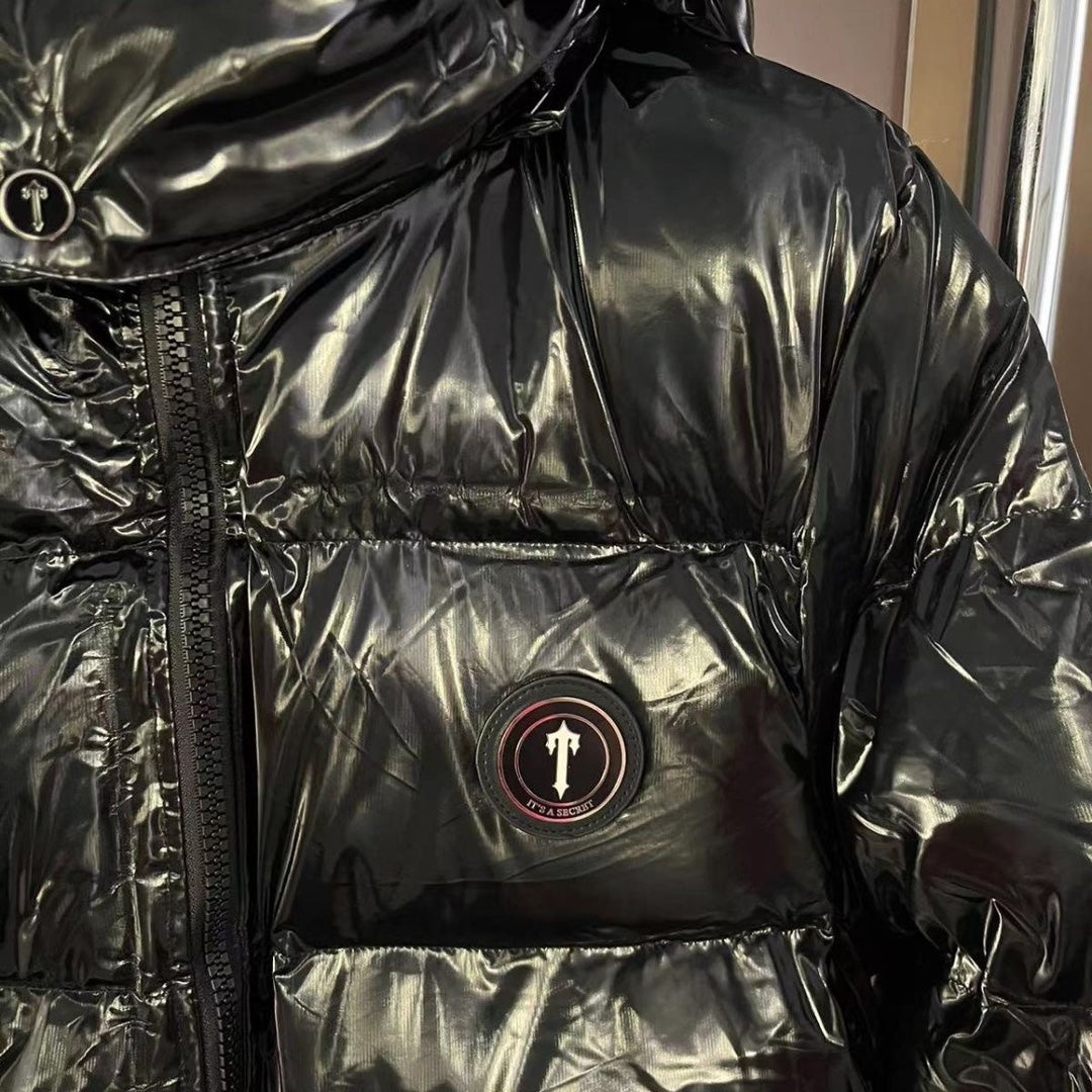 Doudoune à capuche brillante avec badge rond