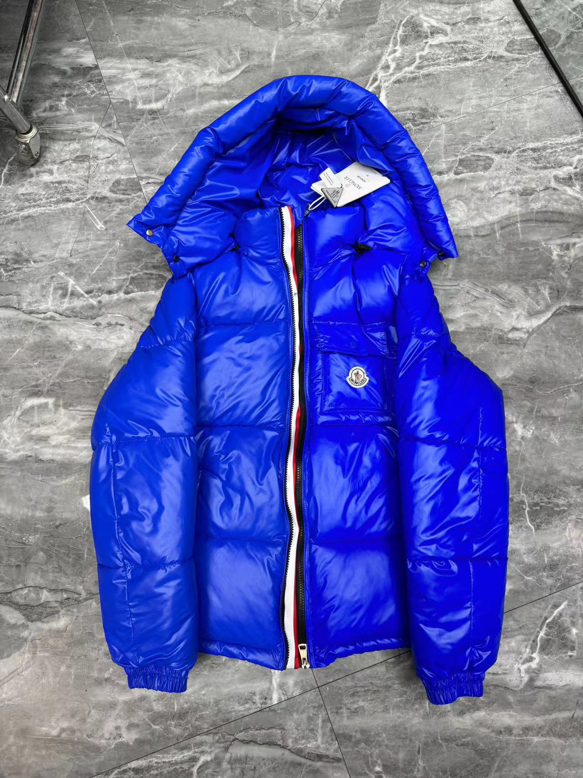Doudoune courte brillante à capuche homme Moncler Montbeliard
