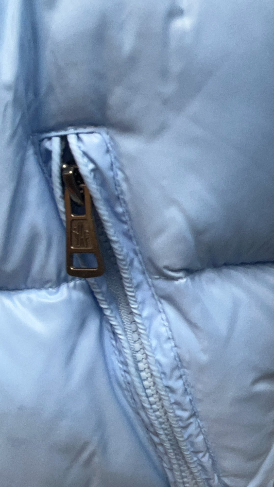 Doudoune bleu clair à capuche amovible Moncler