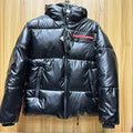 Doudoune à capuche brillante noire Prada