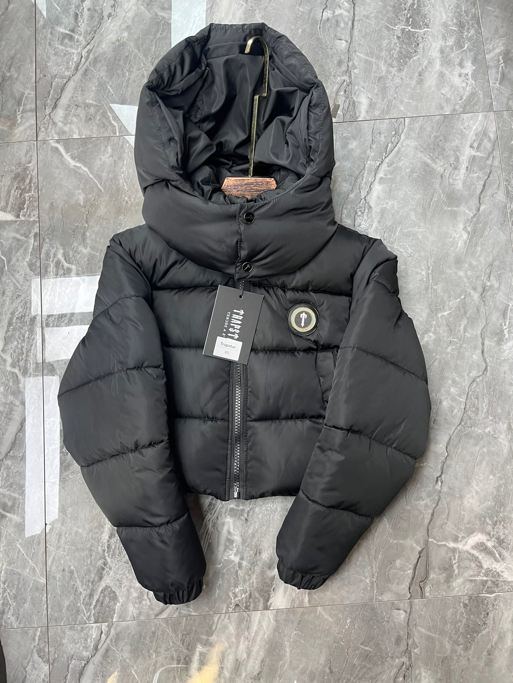 Blouson matelassé court à capuche noir Trapstar