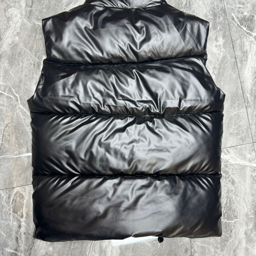 Prada gilet matelassé à col montant en cuir verni noir