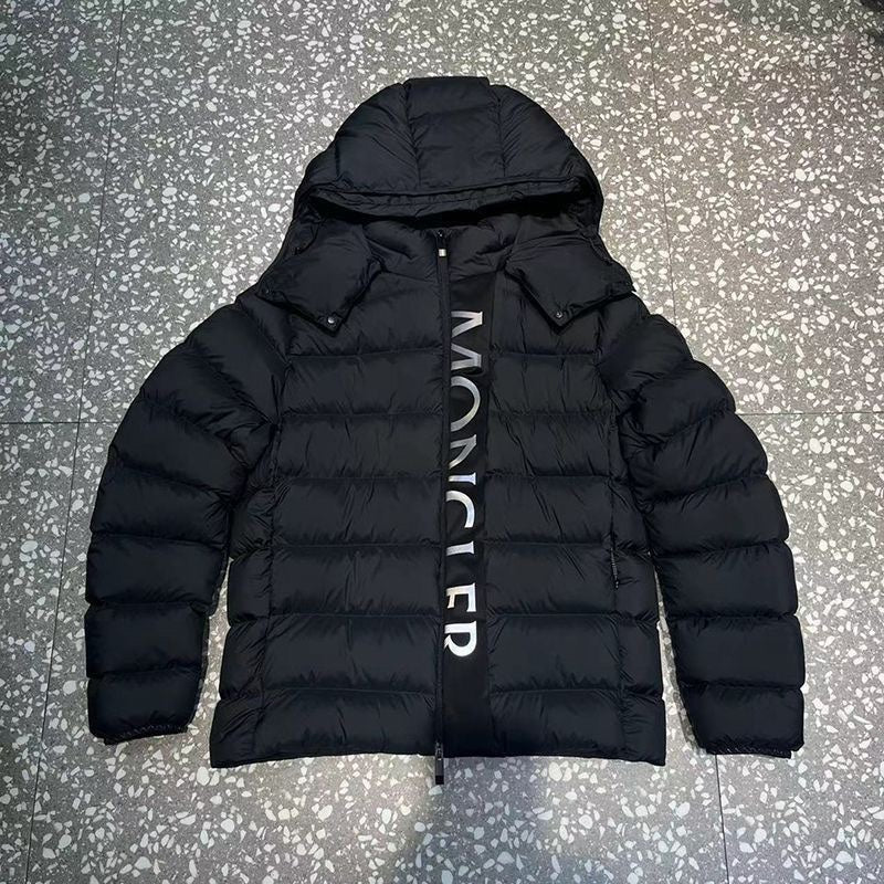 Doudoune noire à capuche amovible Moncler avec logo lettre vertical