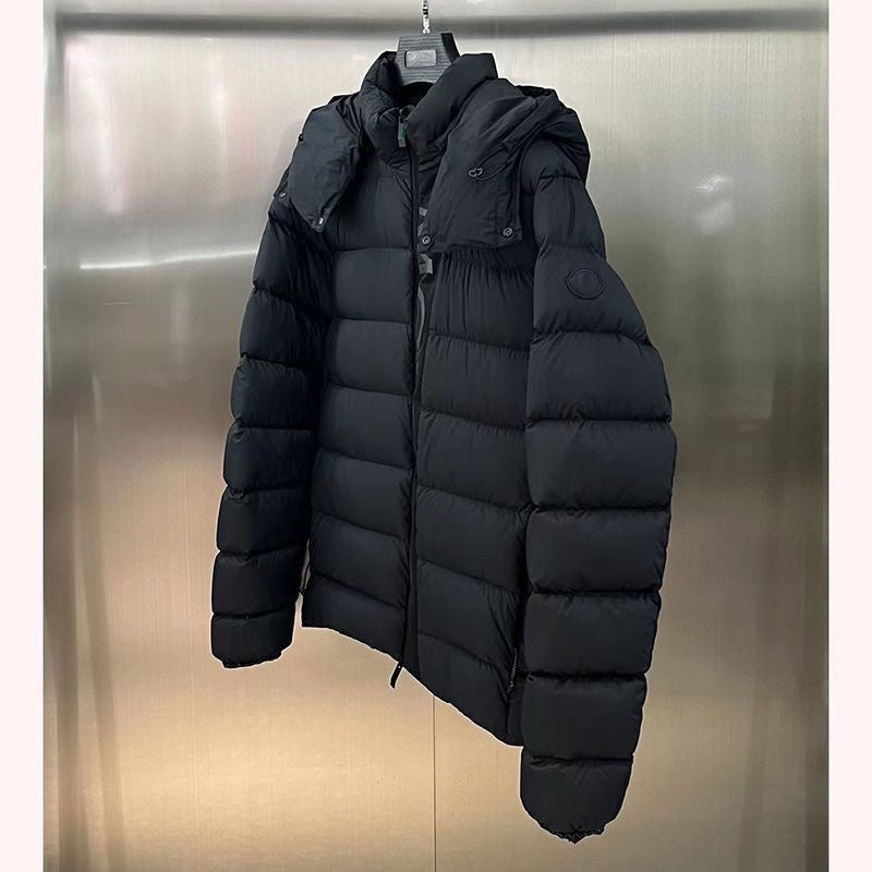 Doudoune noire à capuche amovible Moncler avec logo lettre vertical