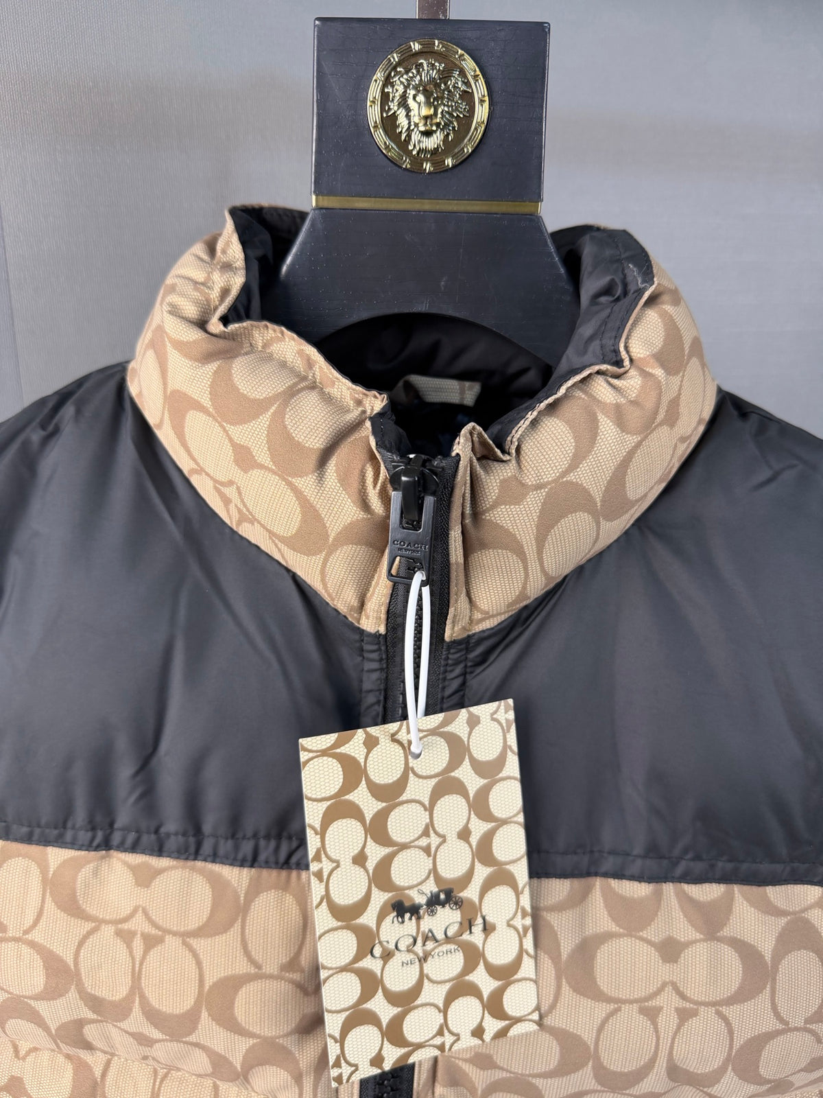 : Gilet en duvet à col montant, à motif C monogram et bicolore