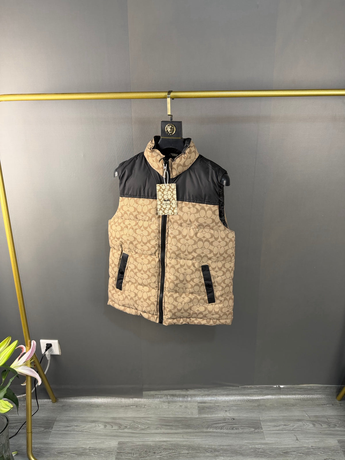 : Gilet en duvet à col montant, à motif C monogram et bicolore