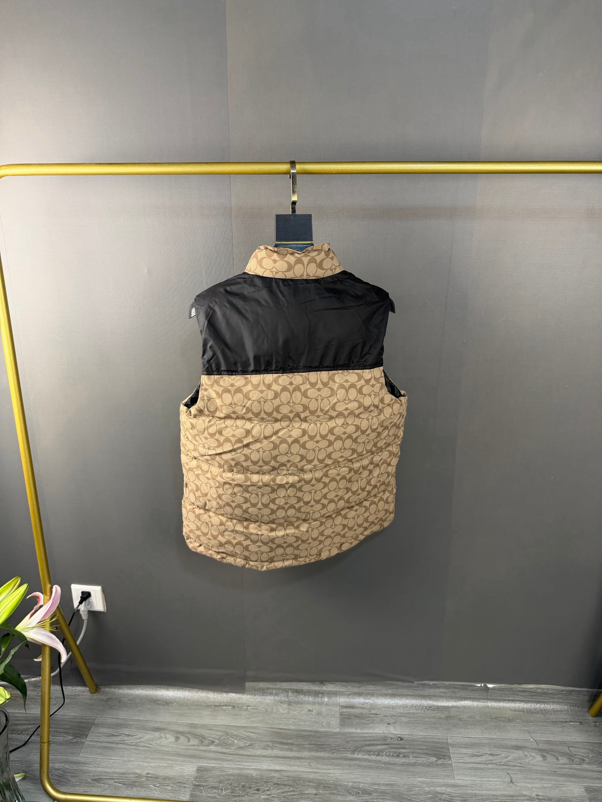 : Gilet en duvet à col montant, à motif C monogram et bicolore
