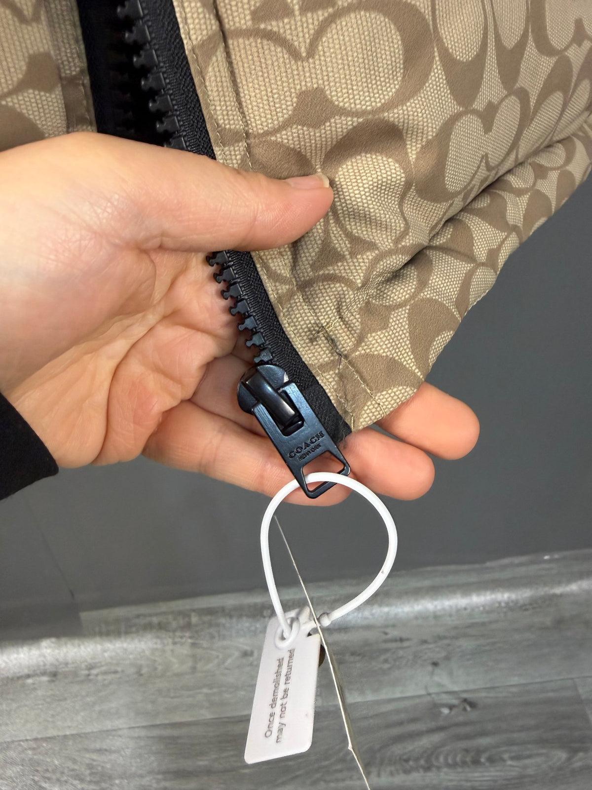: Gilet en duvet à col montant, à motif C monogram et bicolore