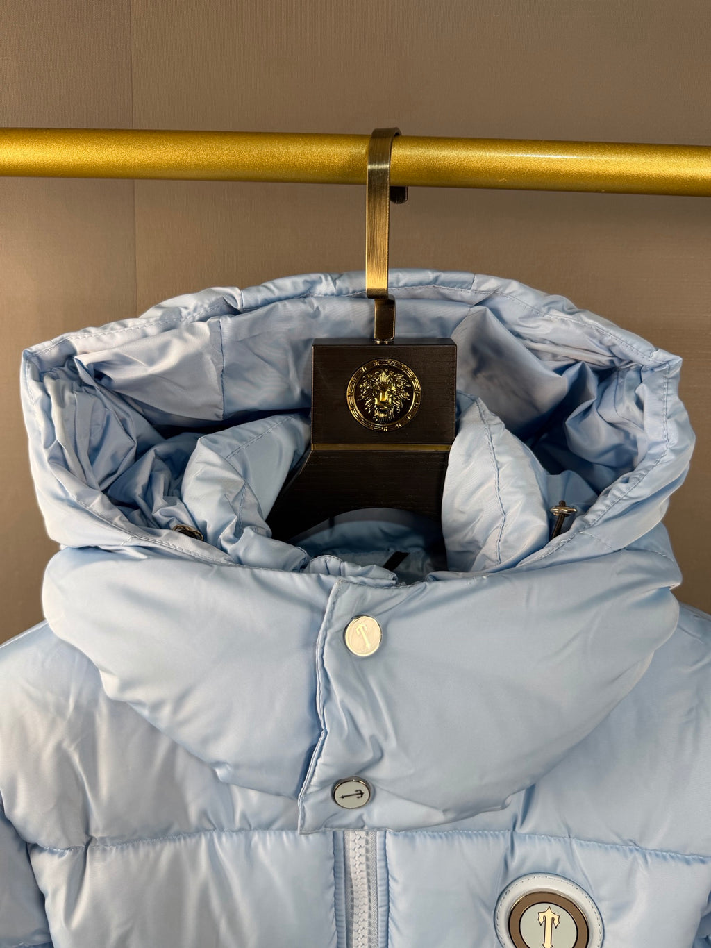 Doudoune courte à capuche brodée bleu clair TRAPSTAR