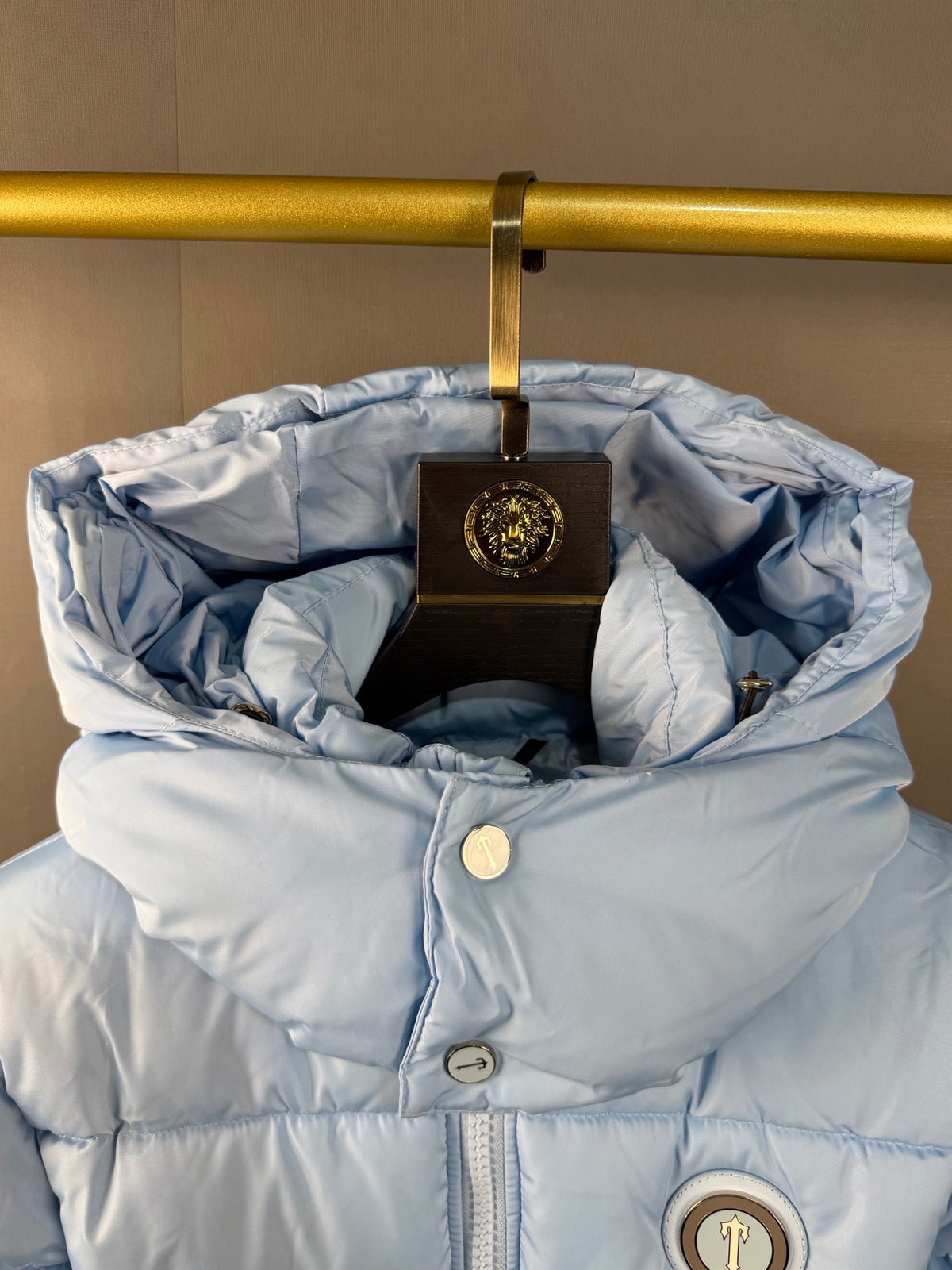 Doudoune courte à capuche brodée bleu clair TRAPSTAR