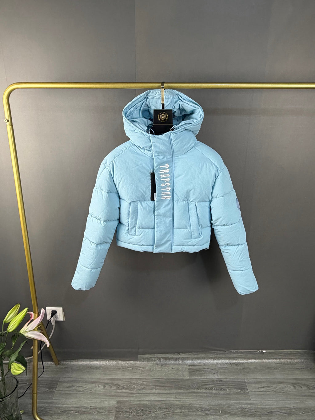Doudoune courte à capuche bleu clair TRAPSTAR avec broderie verticale