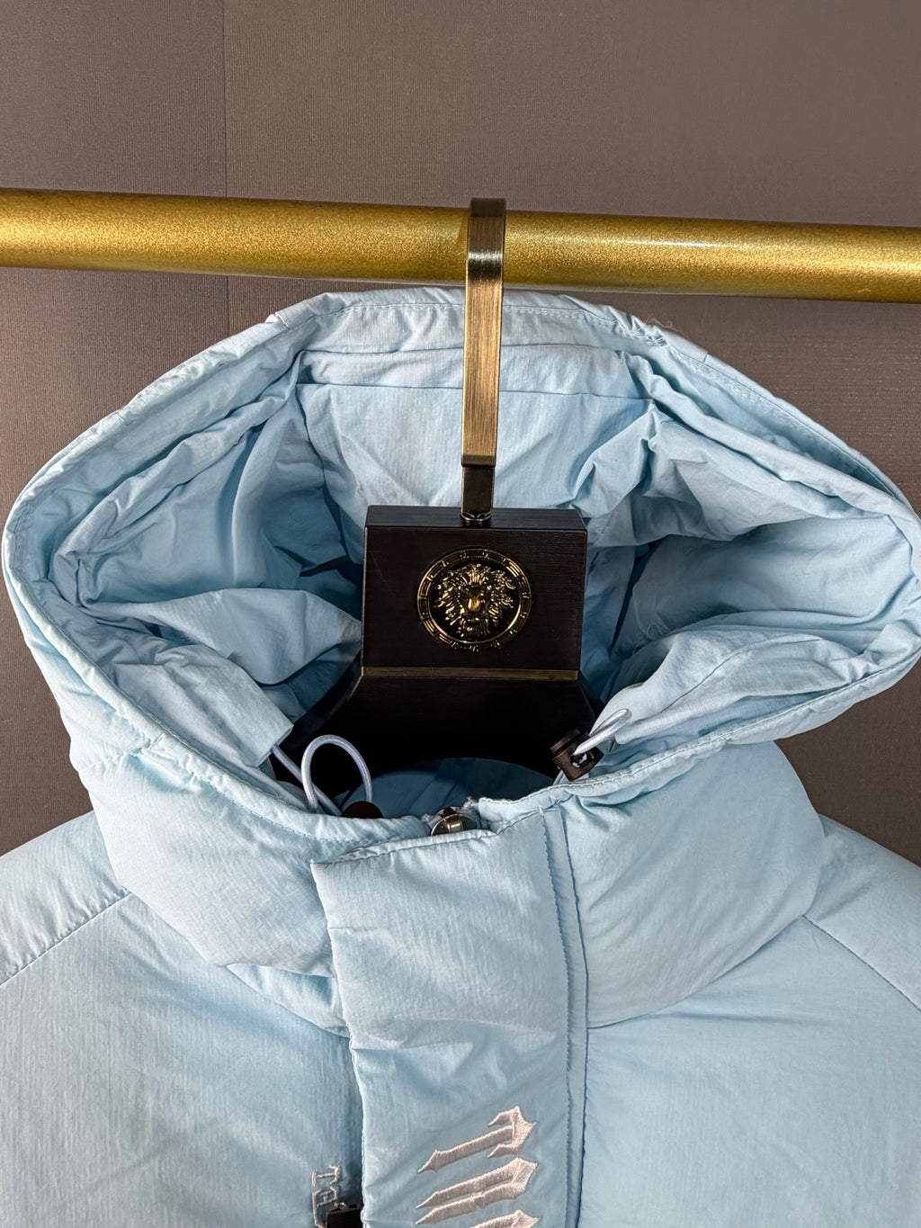 Doudoune courte à capuche bleu clair TRAPSTAR avec broderie verticale