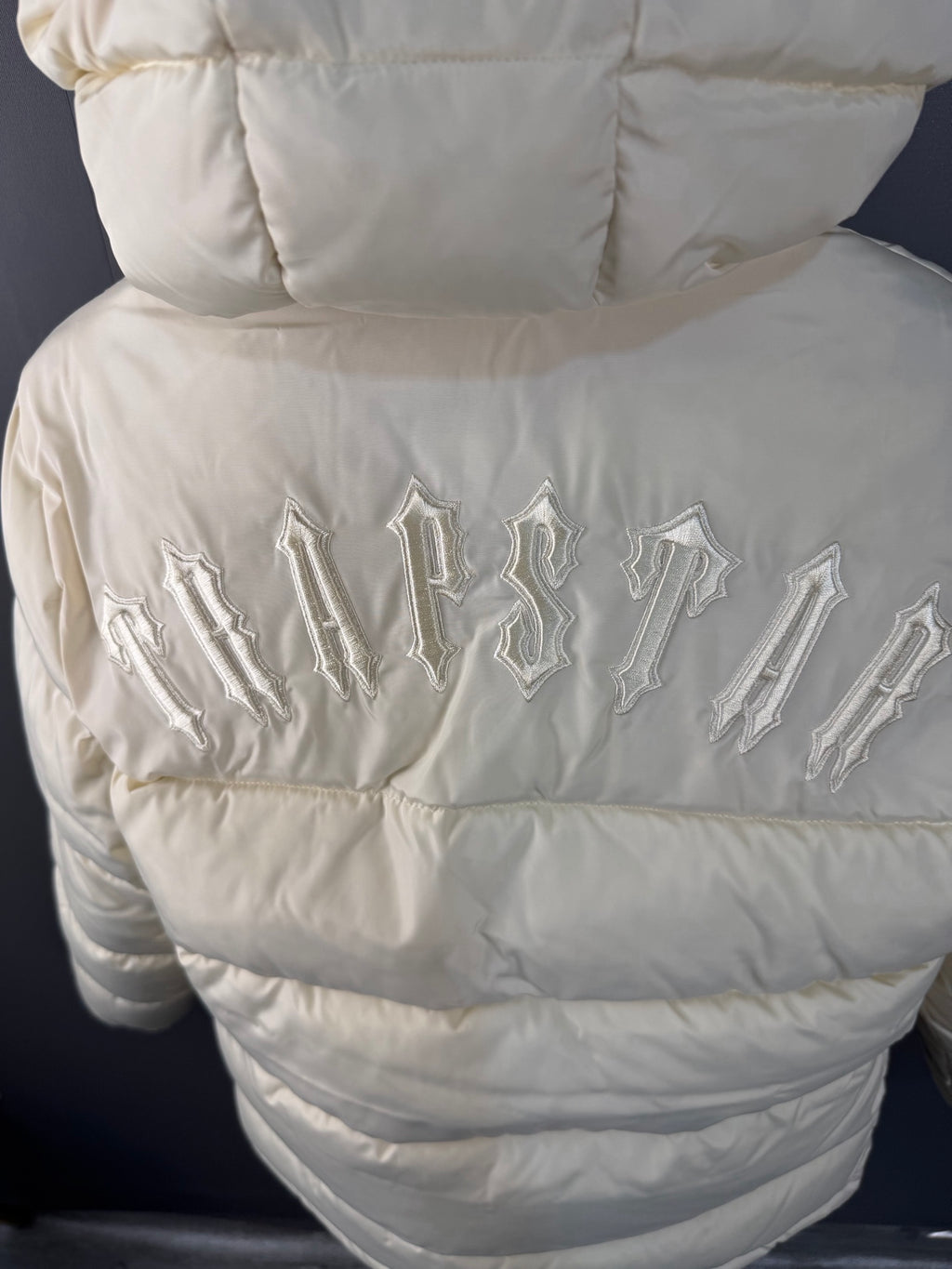 Blouson matelassé court à capuche écru TSL**