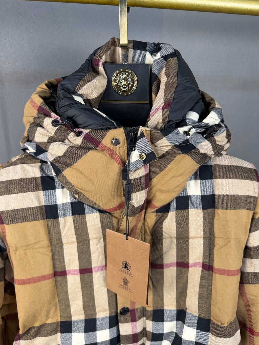 Blouson matelassé court à capuche à carreaux classique**