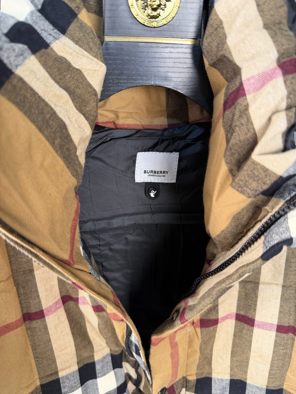 Blouson matelassé court à capuche à carreaux classique**
