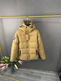Blouson matelassé court à capuche avec doublure à carreaux*