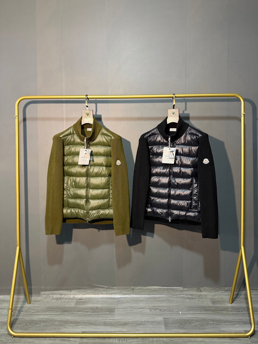 Blouson matelassé à col droit et manches en tricot Moncler**