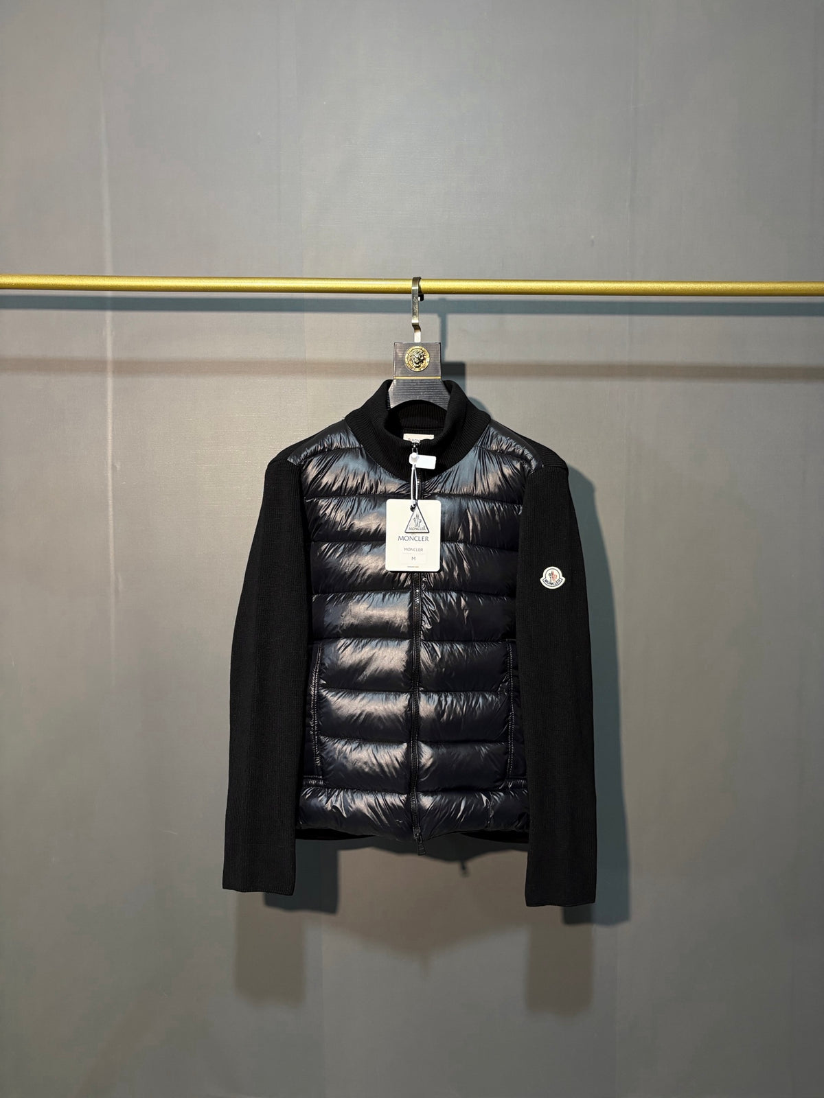 Blouson matelassé à col droit et manches en tricot Moncler**
