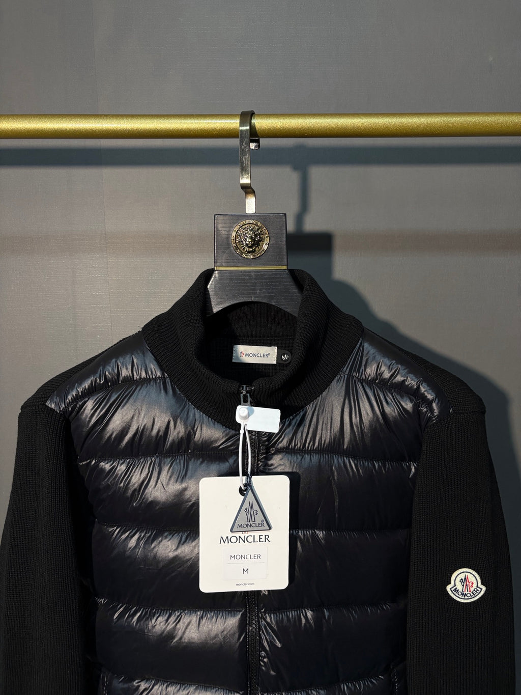 Blouson matelassé à col droit et manches en tricot Moncler**