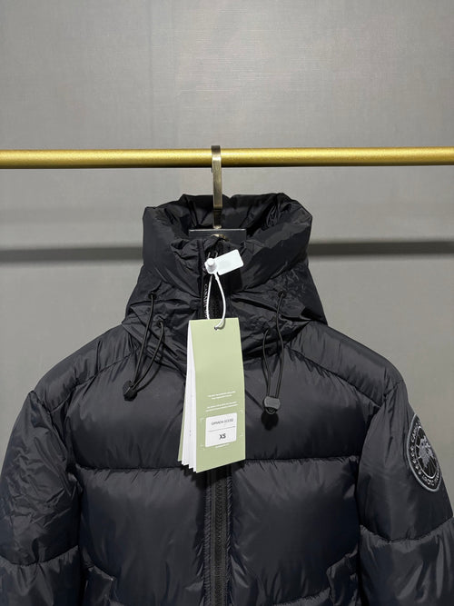 Blouson matelassé à capuche Black Label Canada Goose, coupe courte**
