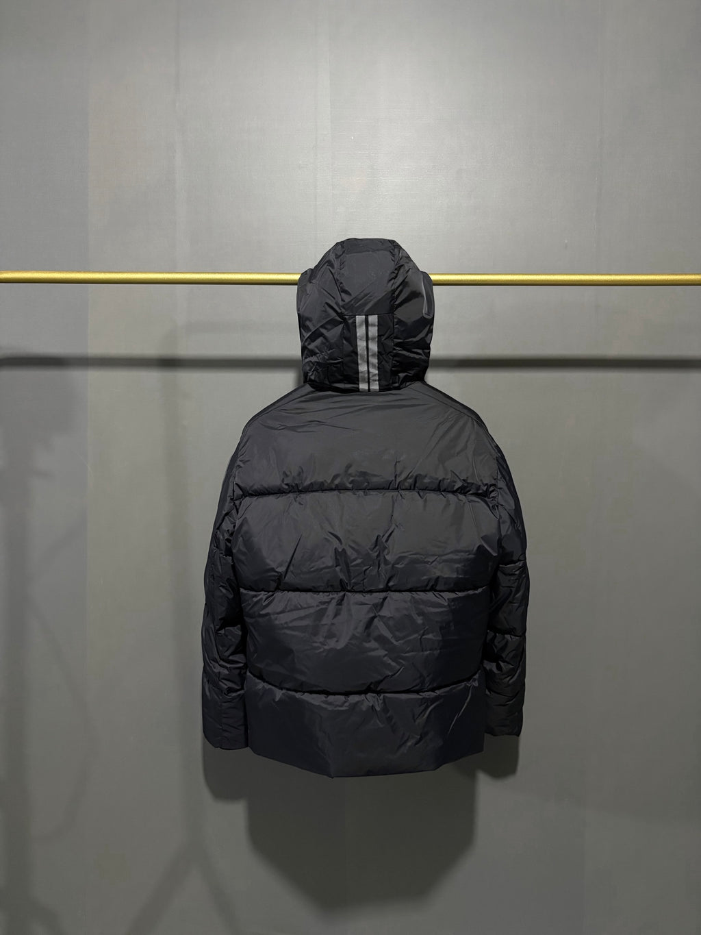 Blouson matelassé à capuche Black Label Canada Goose, coupe courte**