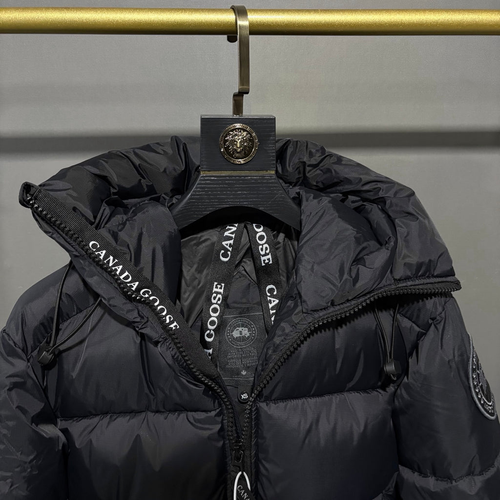 Blouson matelassé à capuche Black Label Canada Goose, coupe courte**