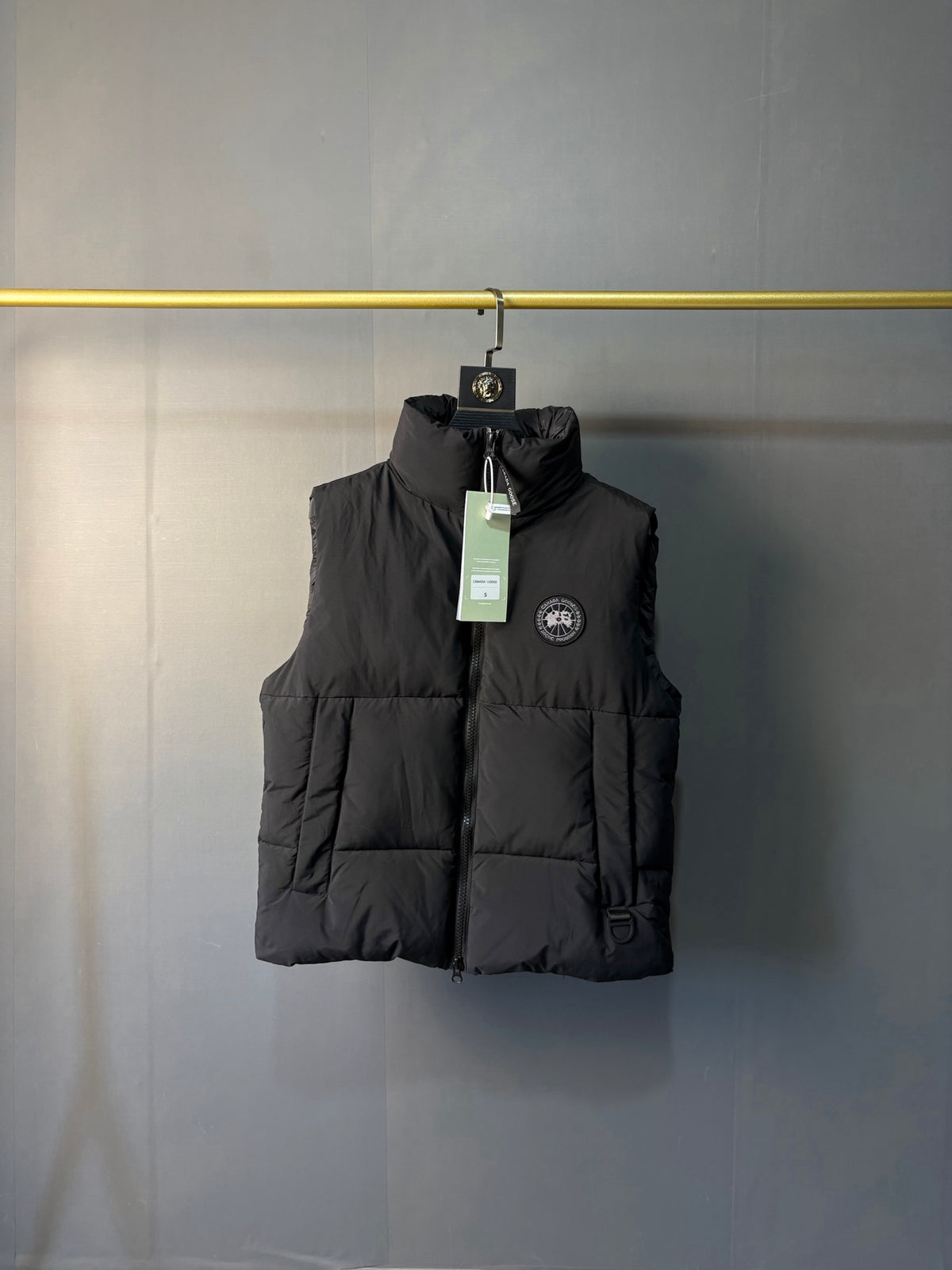 Gilet matelassé zippé à col droit Black Label Canada Goose**