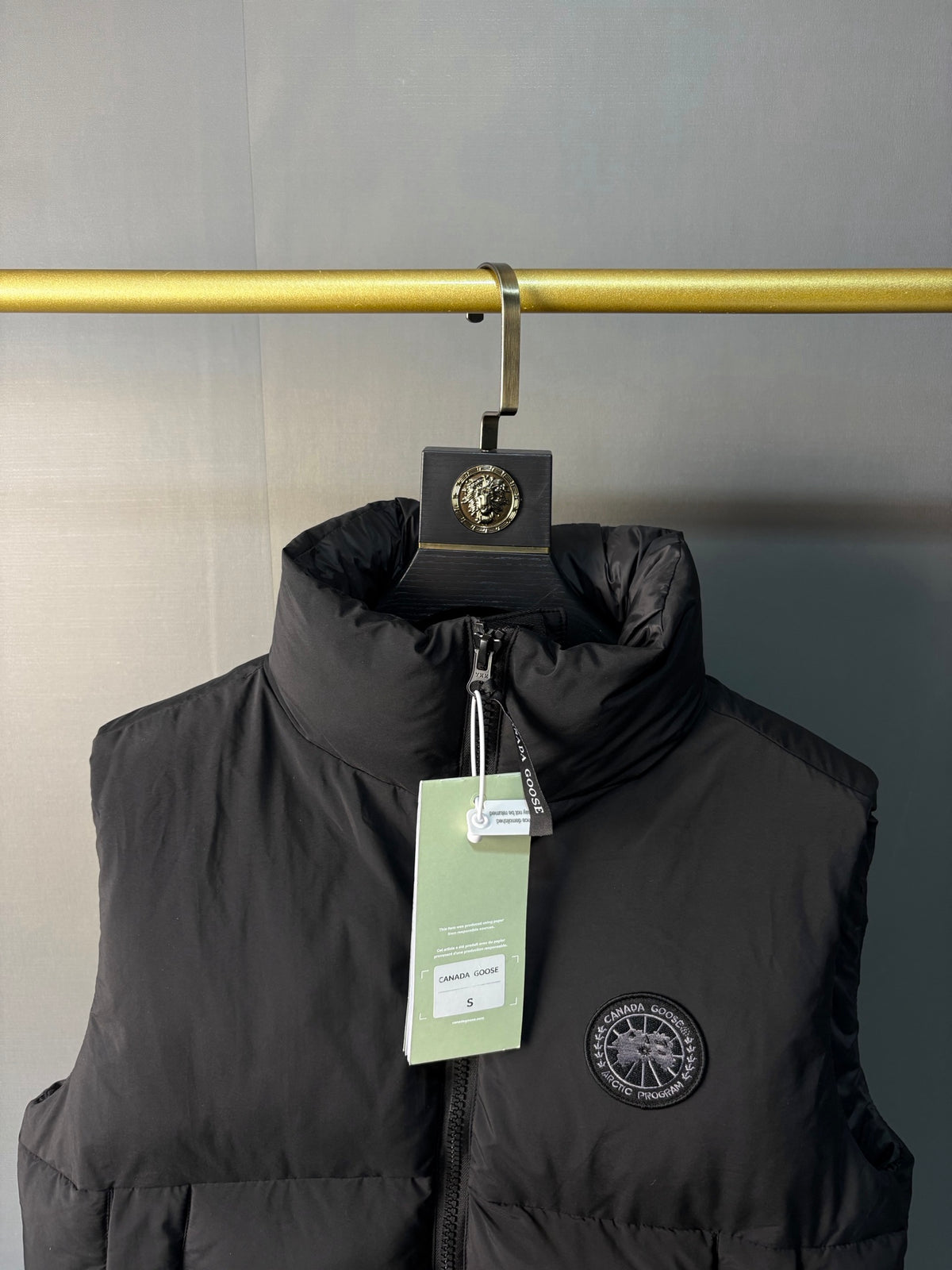 Gilet matelassé zippé à col droit Black Label Canada Goose**