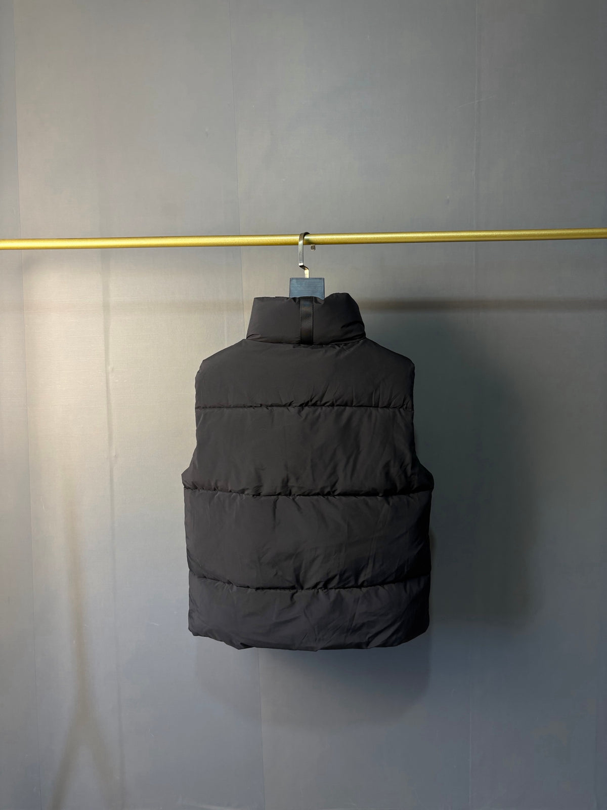 Gilet matelassé zippé à col droit Black Label Canada Goose**