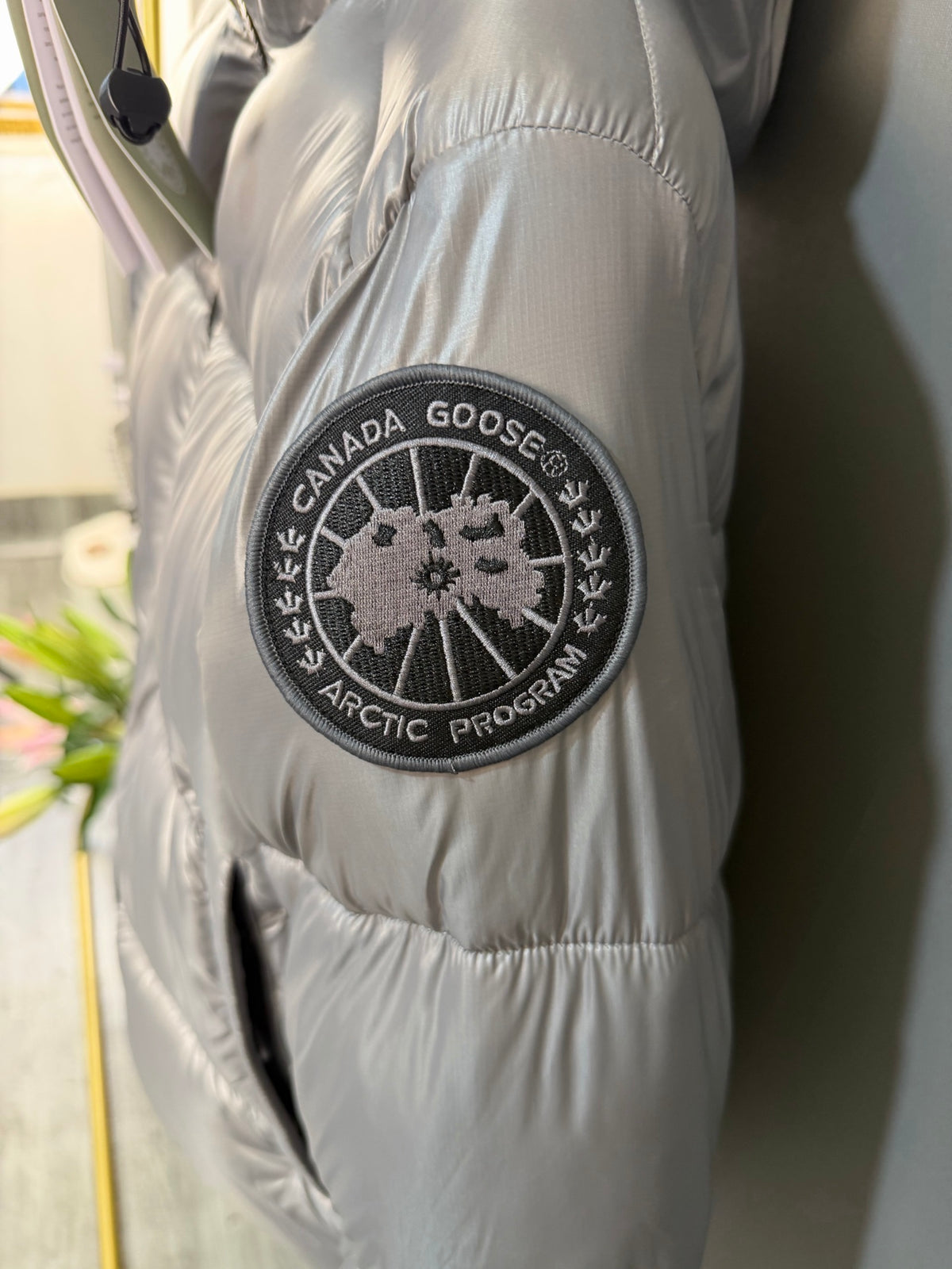 Canada Goose Doudoune courte brillante à capuche (Noir / Gris Argenté)